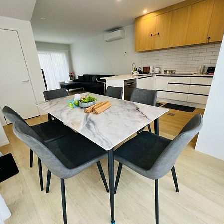 Central Modern 3-Bedroom,3- Bathroom House With Patio And Carpark- Lower Hutt City Centre Екстер'єр фото