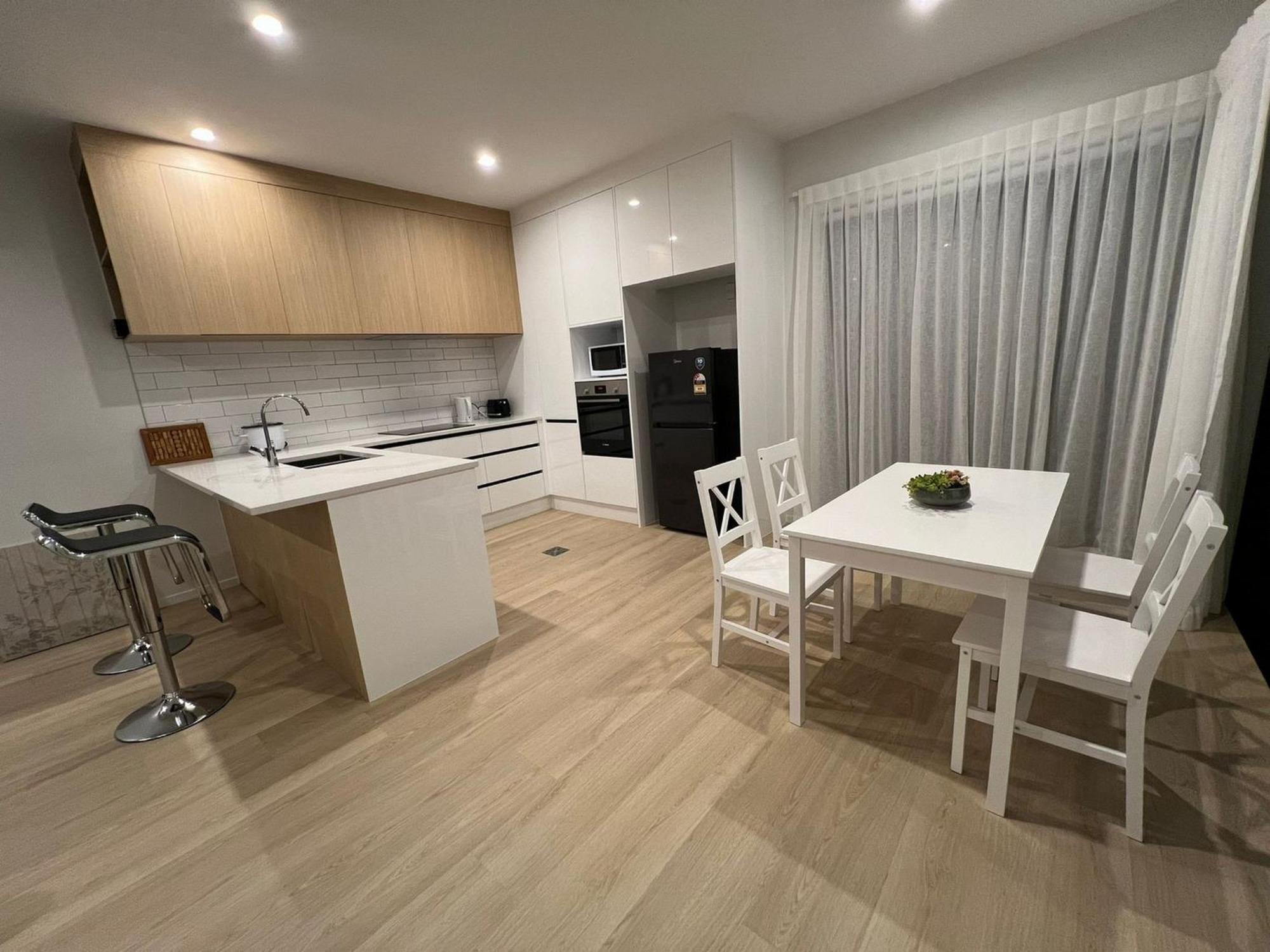 Central Modern 3-Bedroom,3- Bathroom House With Patio And Carpark- Lower Hutt City Centre Екстер'єр фото