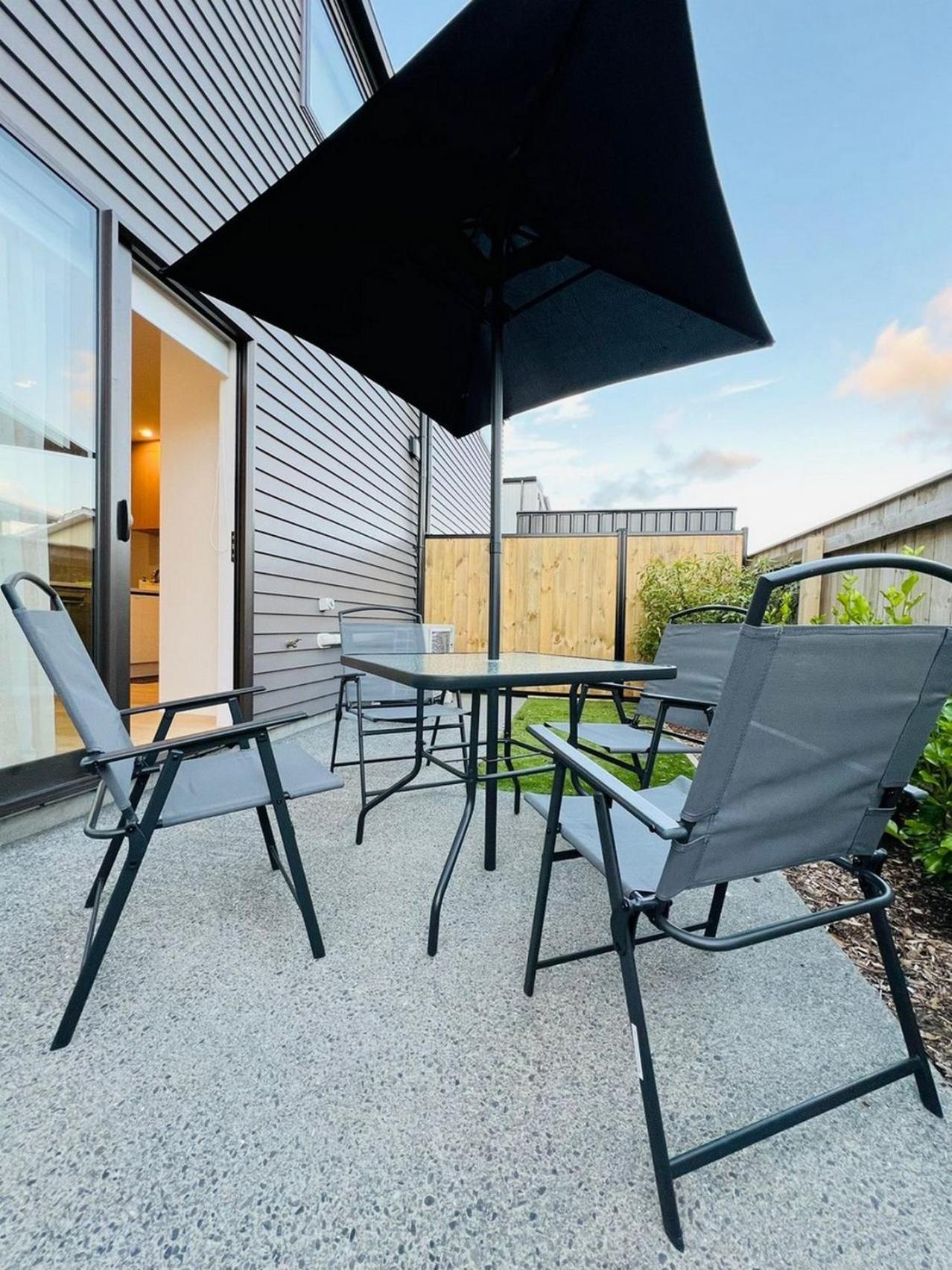 Central Modern 3-Bedroom,3- Bathroom House With Patio And Carpark- Lower Hutt City Centre Екстер'єр фото