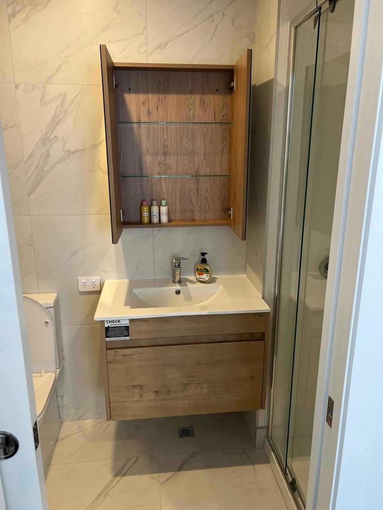Central Modern 3-Bedroom,3- Bathroom House With Patio And Carpark- Lower Hutt City Centre Екстер'єр фото