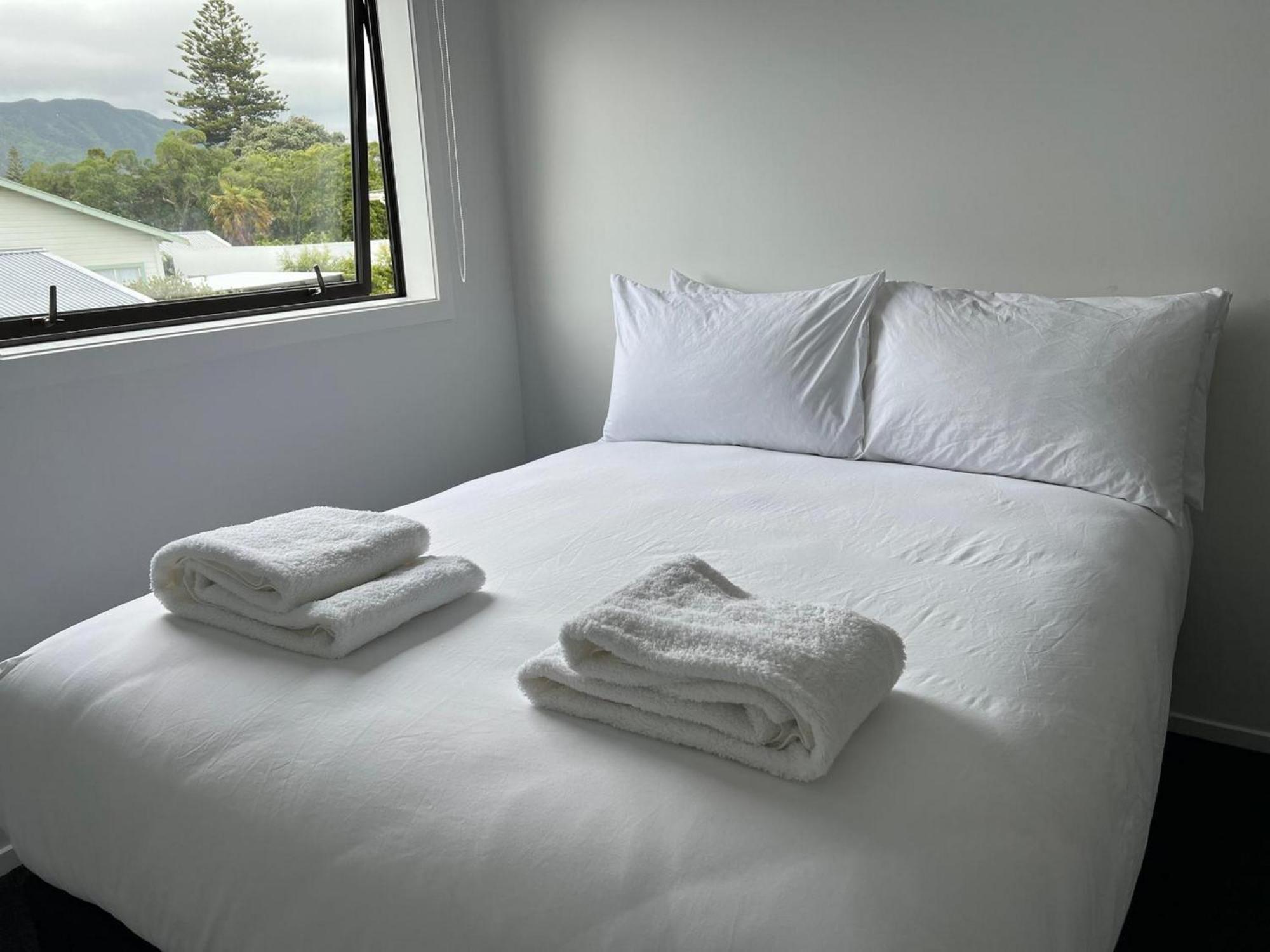 Central Modern 3-Bedroom,3- Bathroom House With Patio And Carpark- Lower Hutt City Centre Екстер'єр фото