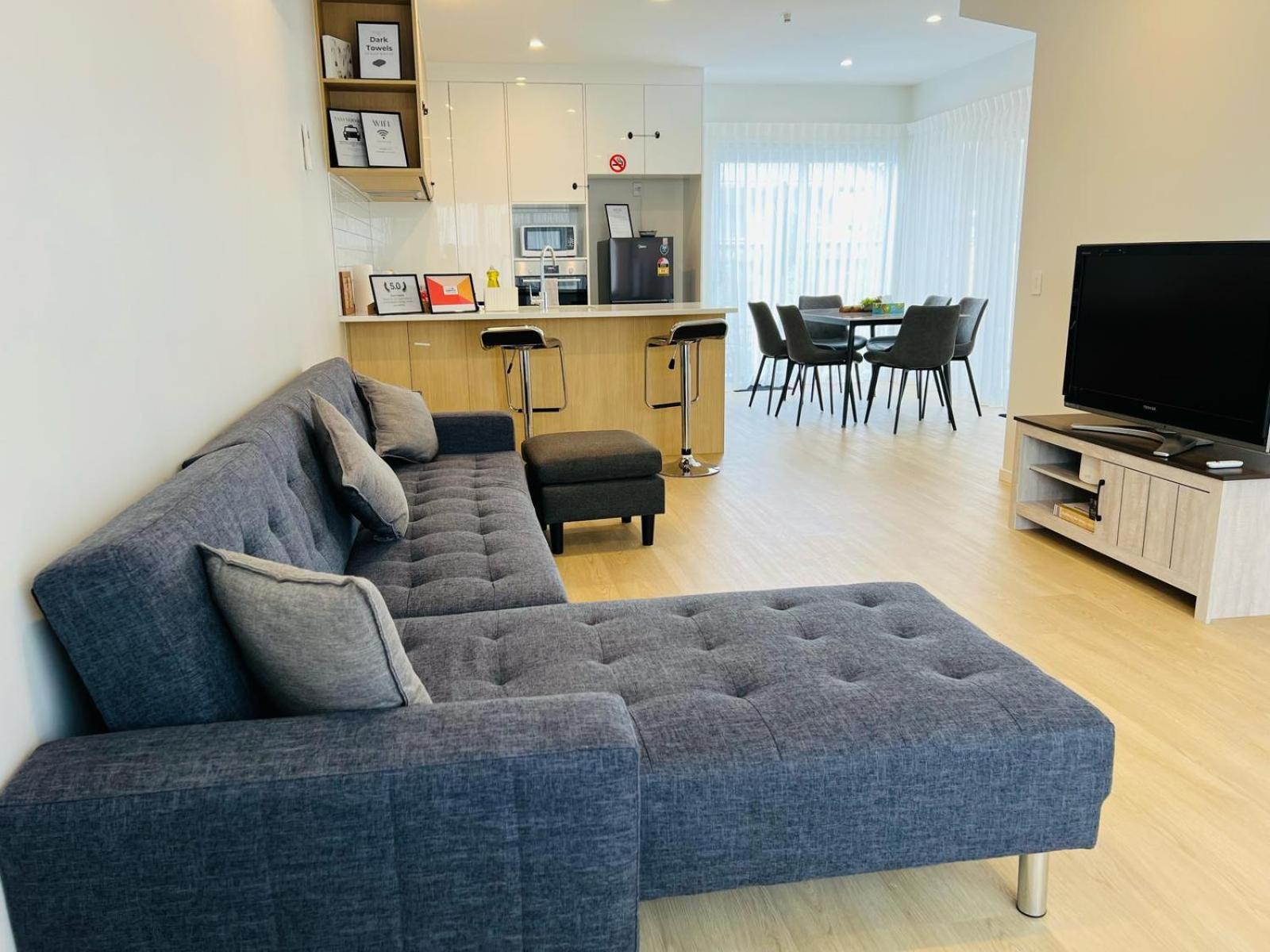 Central Modern 3-Bedroom,3- Bathroom House With Patio And Carpark- Lower Hutt City Centre Екстер'єр фото