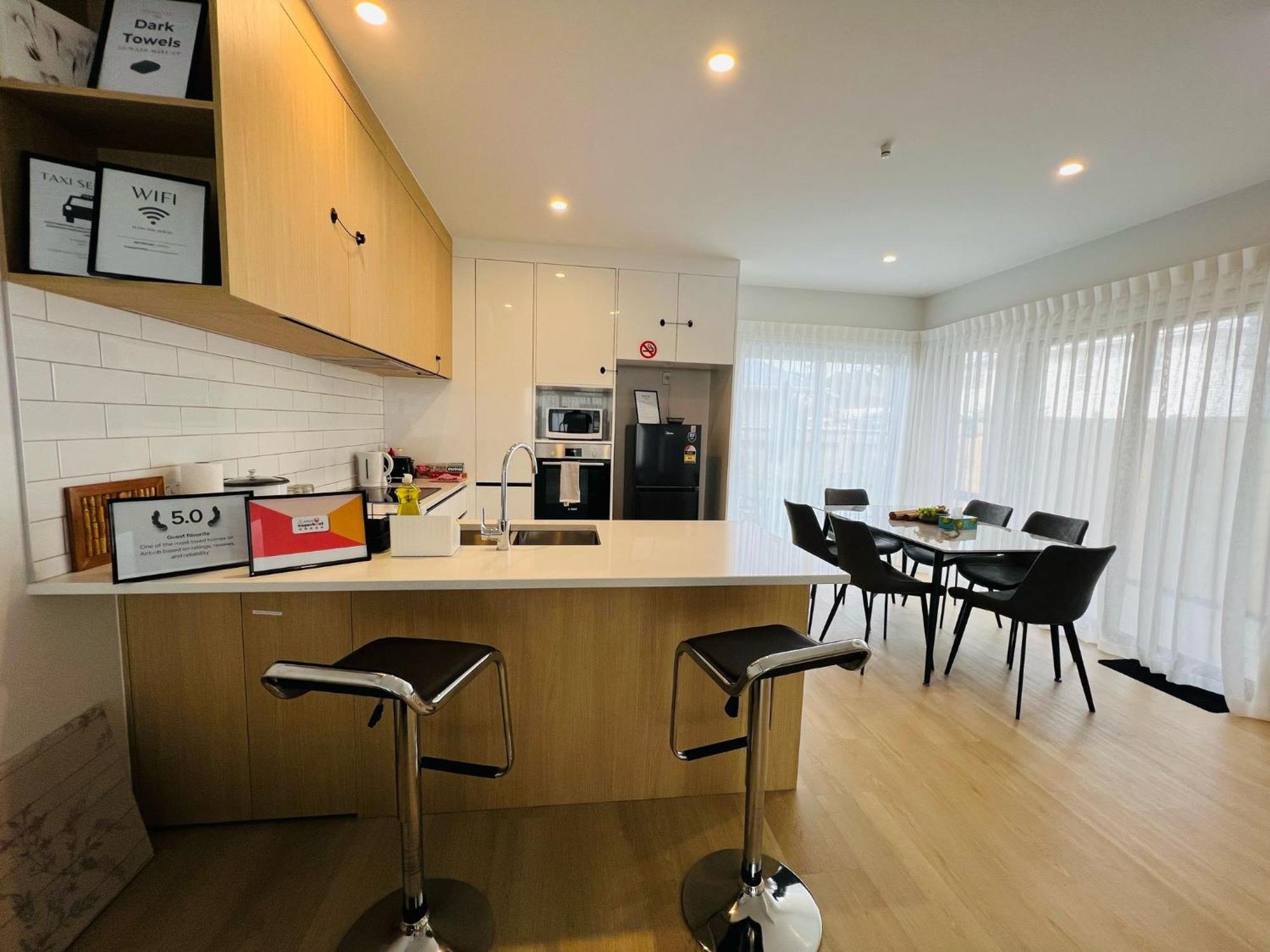 Central Modern 3-Bedroom,3- Bathroom House With Patio And Carpark- Lower Hutt City Centre Екстер'єр фото